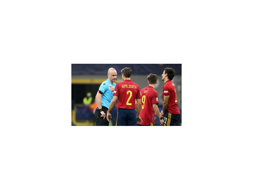 エムバペの物議ゴールは問題無し！UEFA、決勝の審判団を祝福
