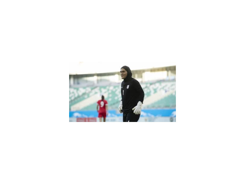 対戦相手に性別を疑われたイラン女子GK、女性だと証明される