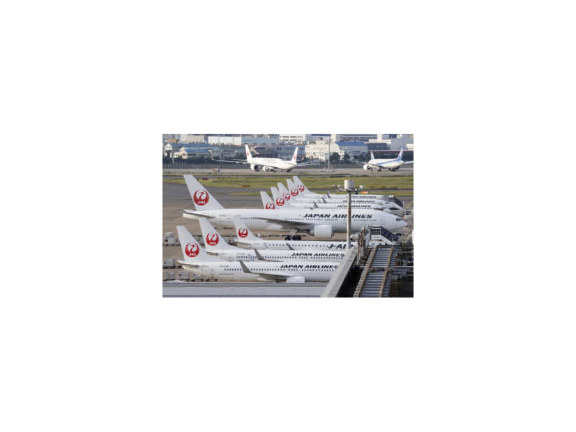 羽田空港に駐機する日航機