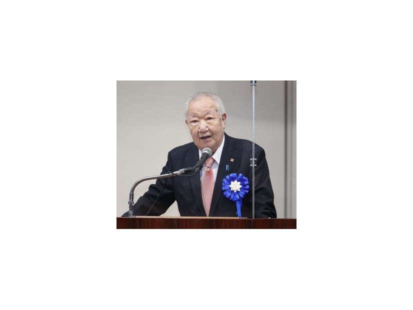 北朝鮮による拉致被害者の帰国を求める「国民大集会」で話す、被害者家族会の代表飯塚繁雄さん＝11月13日、東京都千代田区