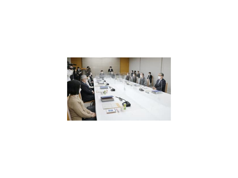 6日に開かれた安定的な皇位継承策を議論する有識者会議＝首相官邸
