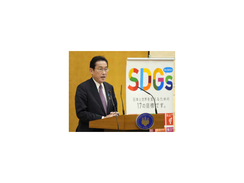 「ジャパンSDGsアワード」の表彰式であいさつする岸田首相＝24日午前、首相官邸