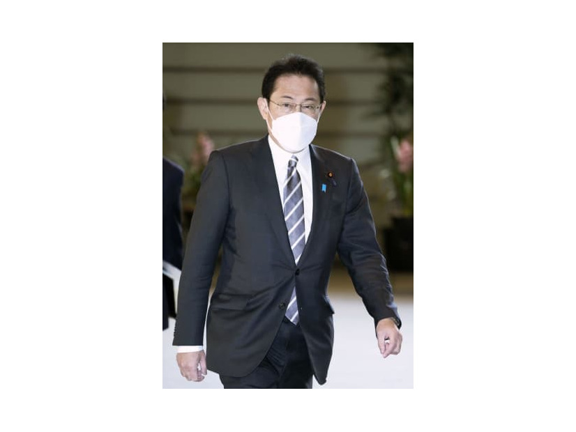 首相官邸に入る岸田首相＝6日午前