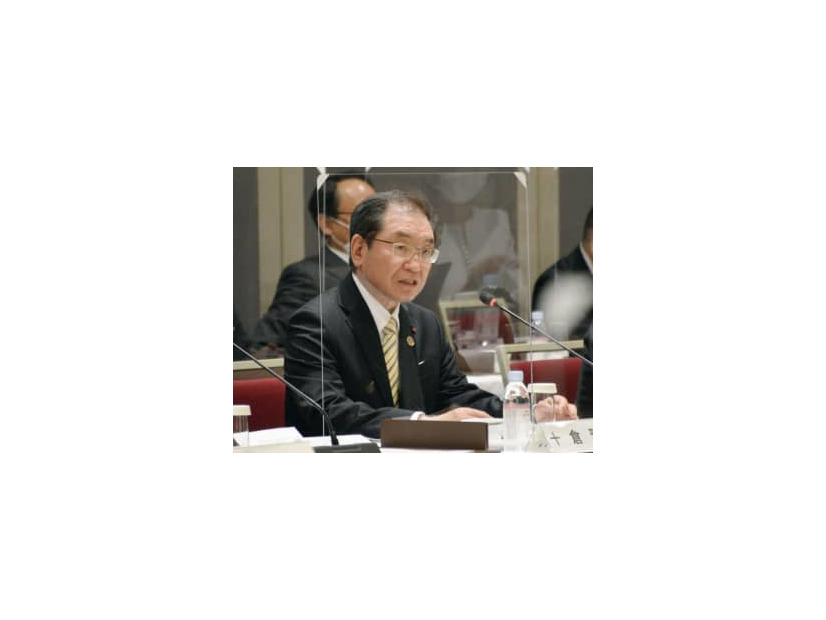 自民党の茂木幹事長らとの会談であいさつする経団連の十倉雅和会長＝11日午前、東京都千代田区（代表撮影）