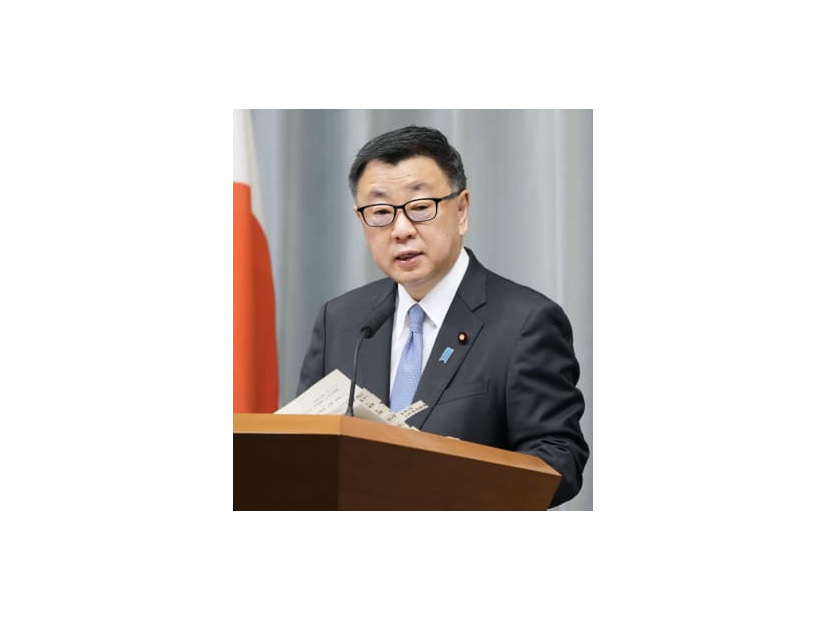 記者会見する松野官房長官＝11日午前、首相官邸