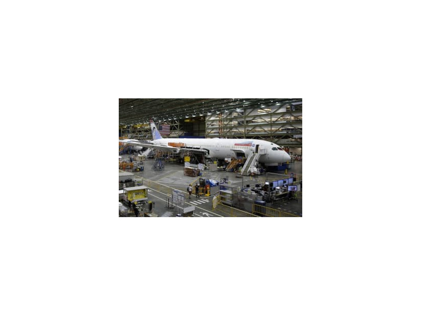 米西部ワシントン州の工場で製造される、米ボーイング社の中型機「787」＝2017年6月（AP＝共同）