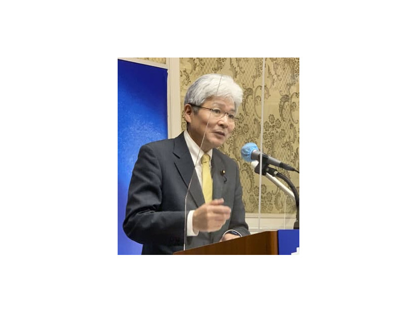 記者会見する立憲民主党の逢坂誠二代表代行＝27日午前、国会