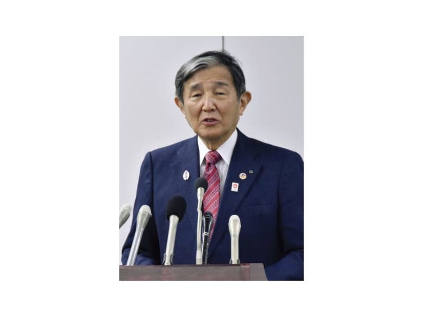 政府に「まん延防止等重点措置」の適用を要請し、記者会見する和歌山県の仁坂吉伸知事＝2日午前、和歌山県庁