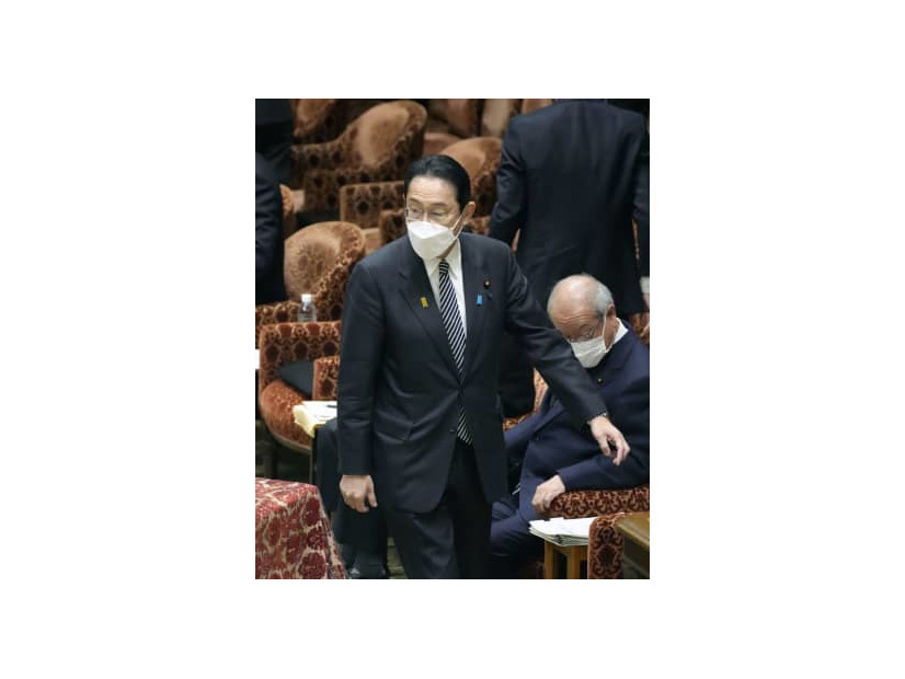 衆院予算委に臨む岸田首相＝7日午前