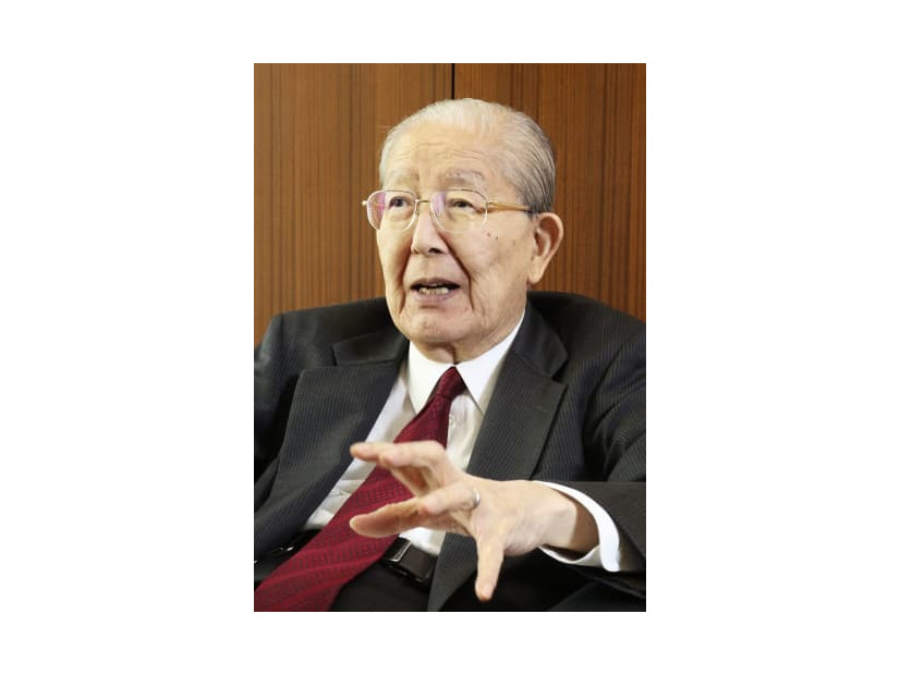 インタビューに答える渡辺允氏＝2019年3月