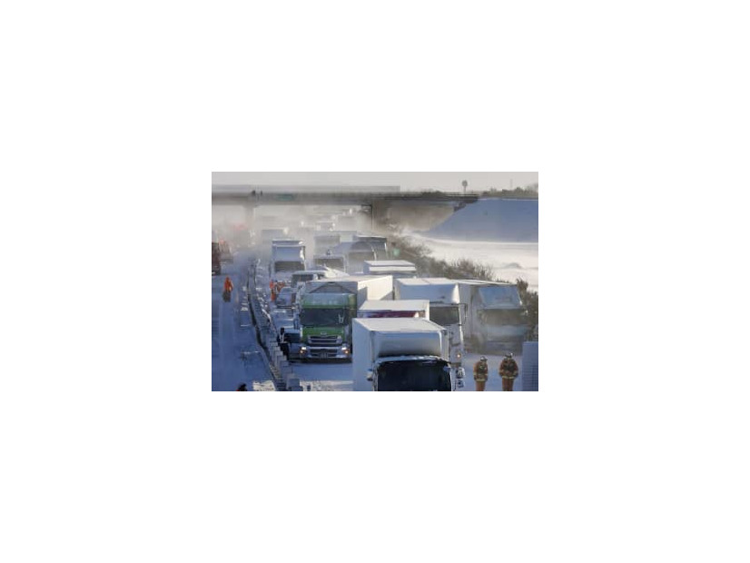 宮城県大崎市の東北自動車道下り線で起きた多重事故の現場＝2021年1月