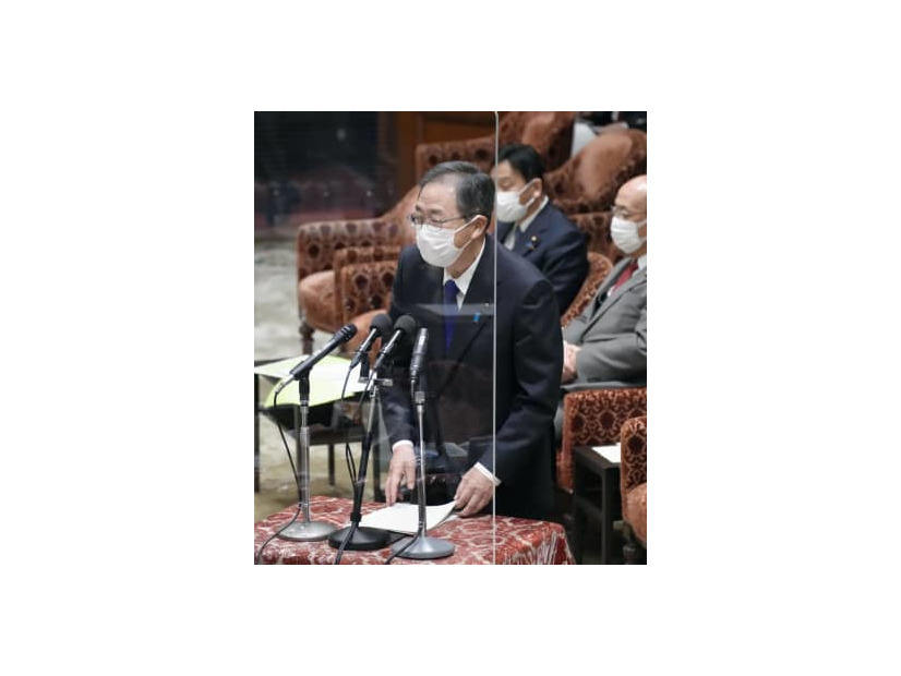 衆院予算委で答弁する斉藤国交相＝10日午前