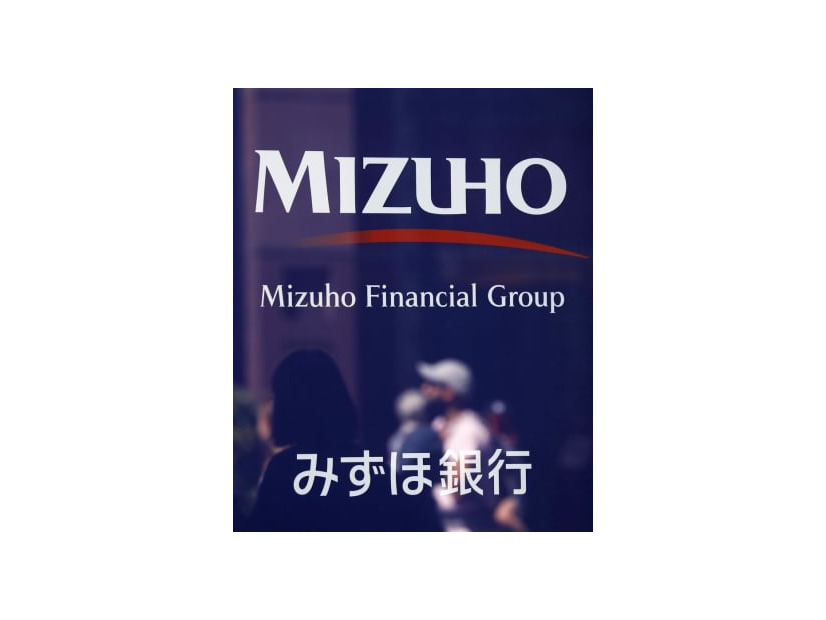 みずほ銀行のロゴ＝2019年5月、東京都中央区