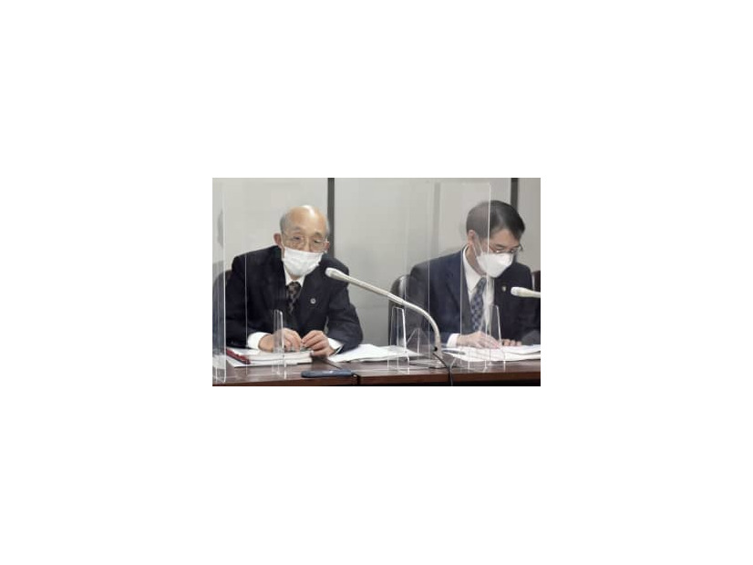 記者会見する山口邦明弁護士（左）＝14日午後、東京・霞が関の司法記者クラブ