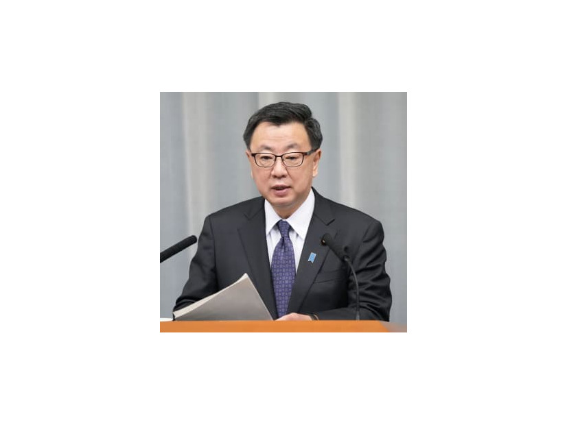 記者会見する松野官房長官＝16日午前、首相官邸