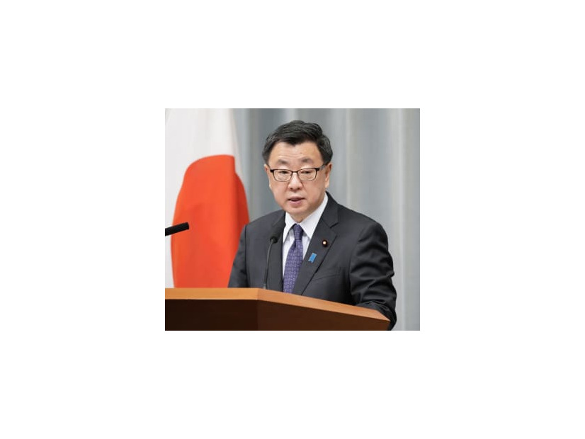 記者会見する松野官房長官＝16日午前、首相官邸