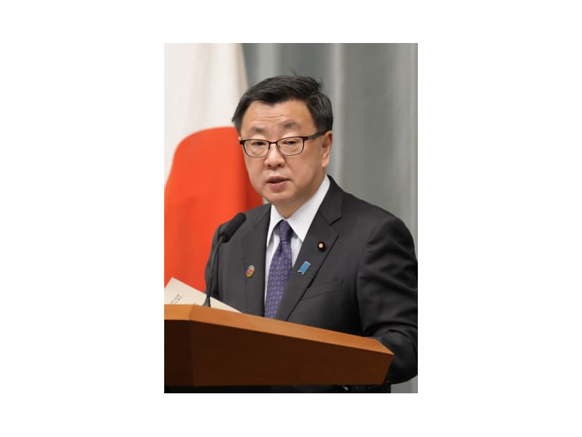 記者会見する松野官房長官＝16日午後、首相官邸