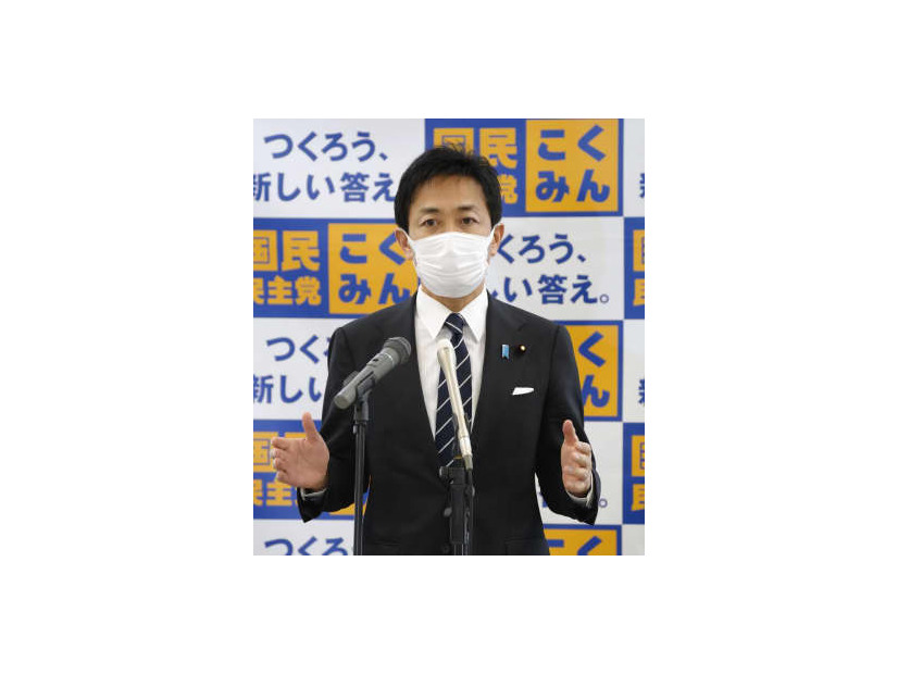 記者会見する国民民主党の玉木代表＝22日午前、国会
