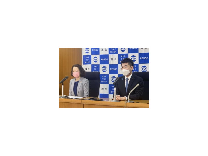 会談後、取材に応じる立憲民主党の泉代表（右）と連合の芳野友子会長＝25日午前、東京都千代田区の連合本部