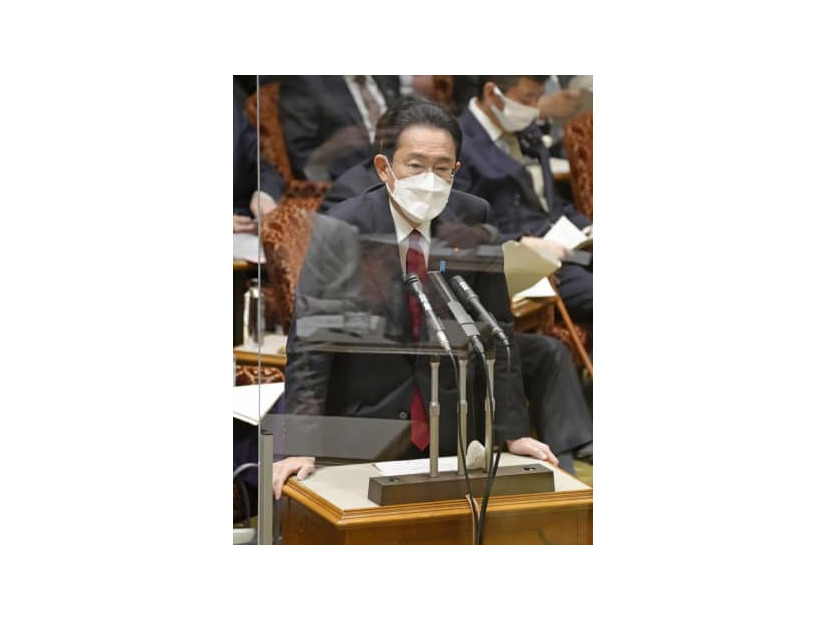 参院予算委で答弁する岸田首相＝25日午前