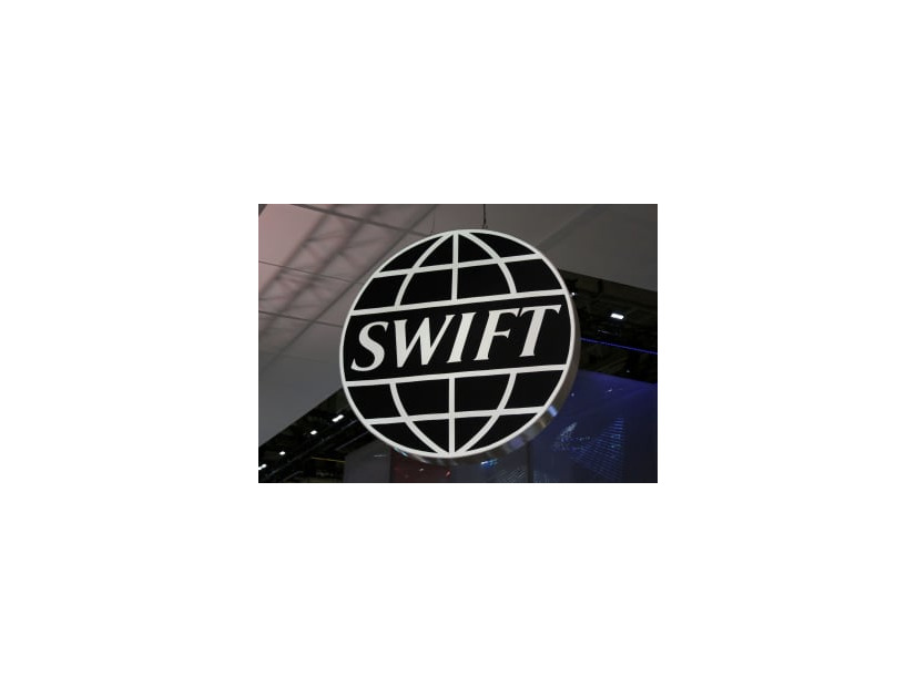 SWIFTのロゴ＝2017年10月、カナダ・トロント（ロイター＝共同）