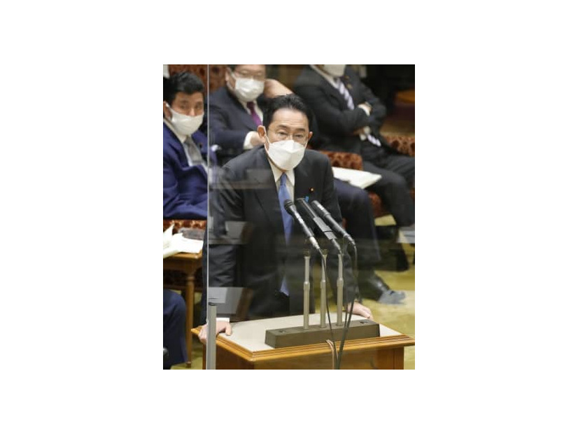 参院予算委で答弁する岸田首相＝28日午前