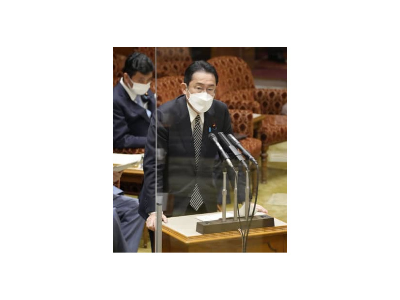 参院予算委で答弁する岸田首相＝2日午前