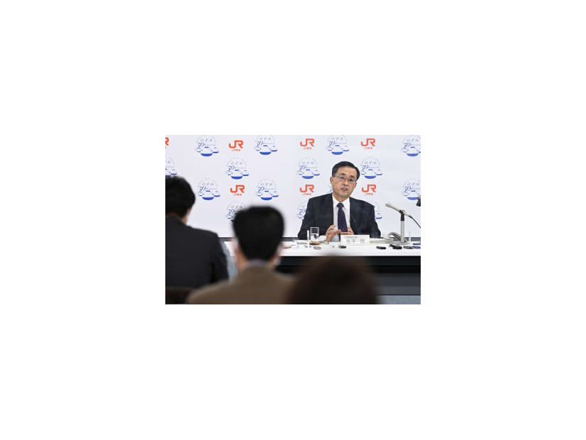 記者会見するJR東海の金子慎社長＝9日午後、名古屋市中村区