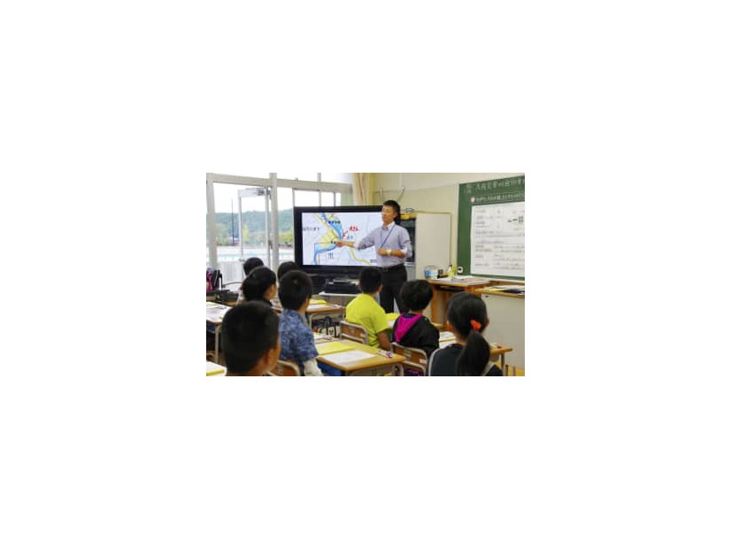 2018年9月、栃木県那須町の町立東陽小で行われた防災教育のモデル授業（同町教育委員会提供）