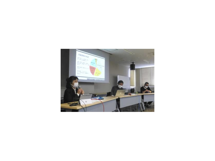 広島の差別実態を報告する「共生フォーラムひろしま」の笹川俊春理事（中央）ら＝12日午後、広島市