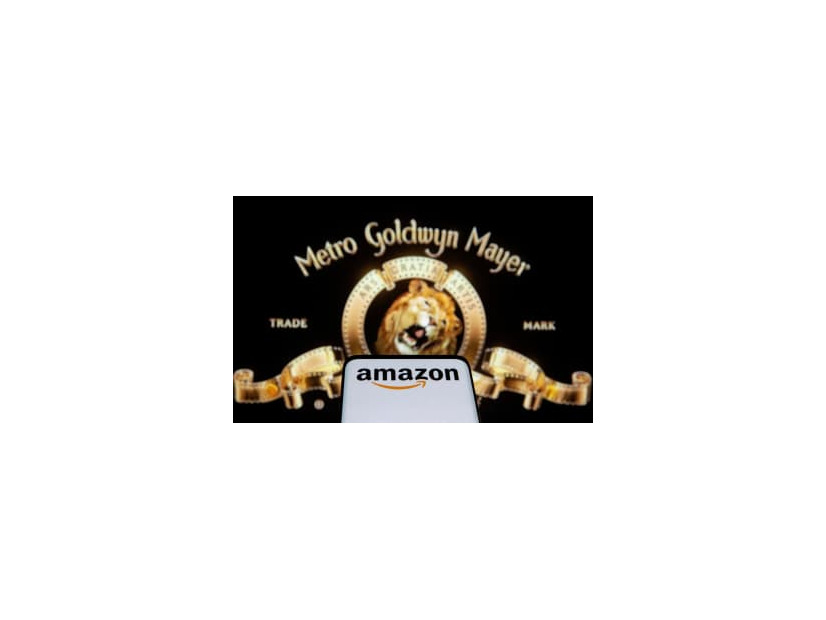 米アマゾン・コムと米映画会社メトロ・ゴールドウィン・メイヤー（MGM）のロゴ＝2021年5月26日（ロイター＝共同）