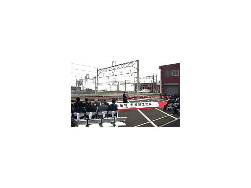JR九州などが長崎県大村市で開いた、大村車両基地の完成記念式典＝19日午前
