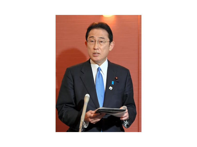 G7首脳会合を終え、報道陣の取材に応じる岸田首相＝24日、ブリュッセル（代表撮影・共同）
