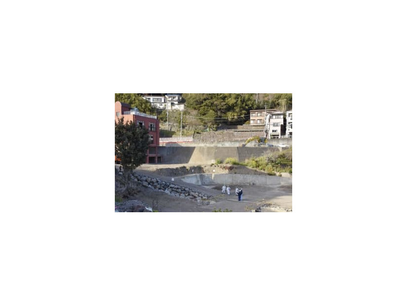 昨年7月の大規模土石流で被災した静岡県熱海市の現場＝2月