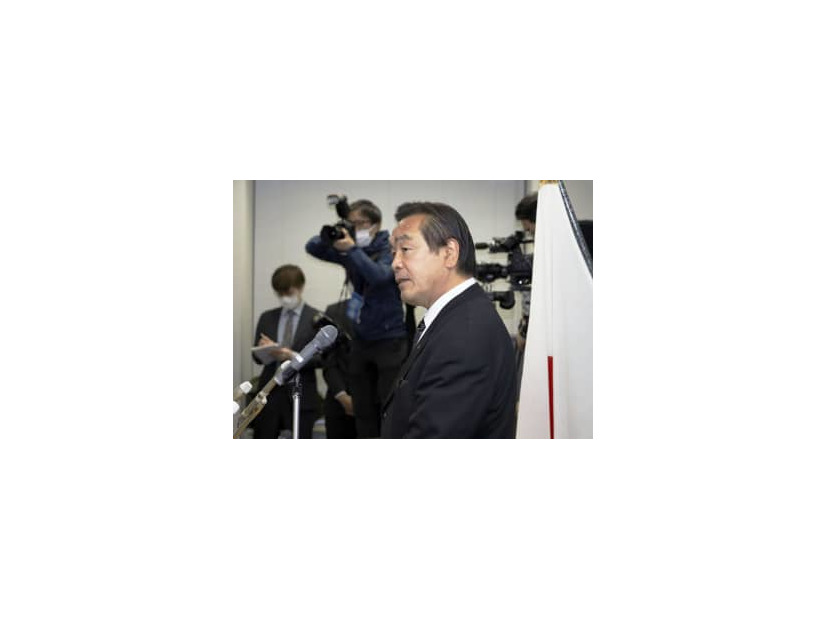 石川県庁に初登庁し、幹部職員らにあいさつする馳浩知事＝28日午前