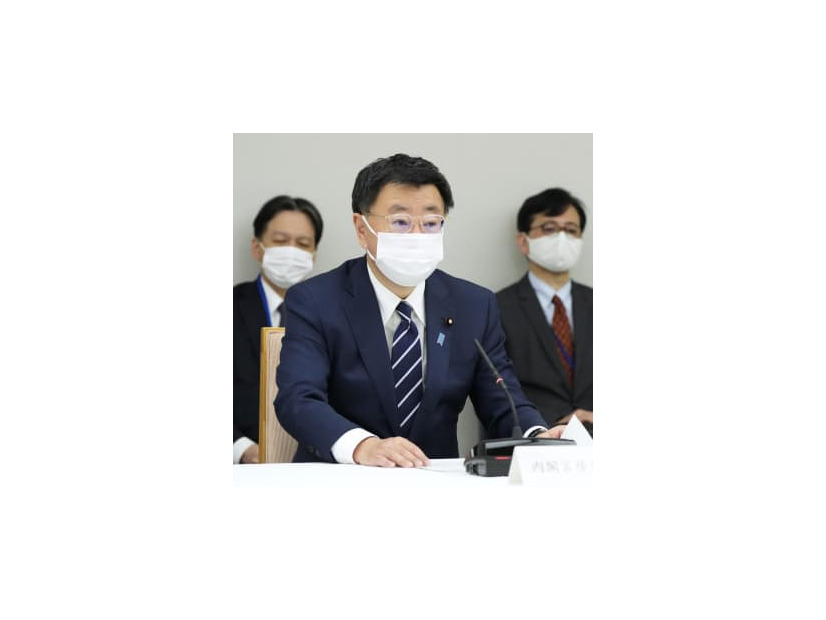 ウクライナからの避難民支援に関する省庁間連絡調整会議であいさつする松野官房長官＝1日午前、首相官邸