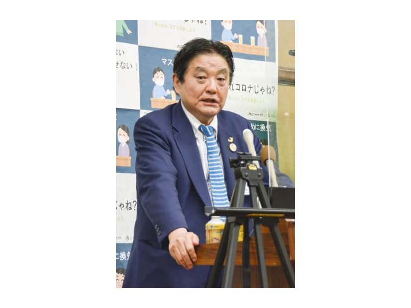 名古屋市役所で記者会見する河村たかし市長＝3月