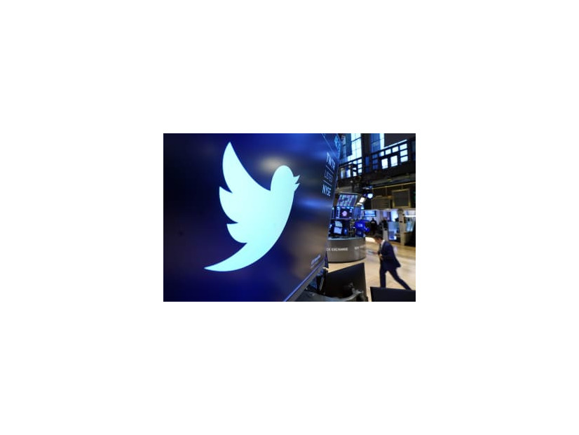 ツイッターのロゴ＝2021年11月、ニューヨーク証券取引所（AP＝共同）
