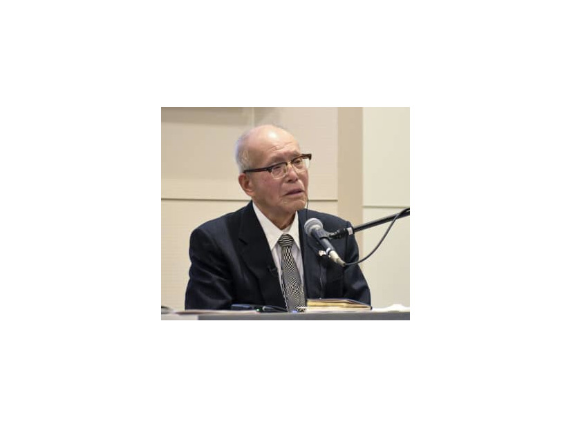 広島市の原爆資料館で講演する、歴史研究家で被爆者の森重昭さん＝9日午後