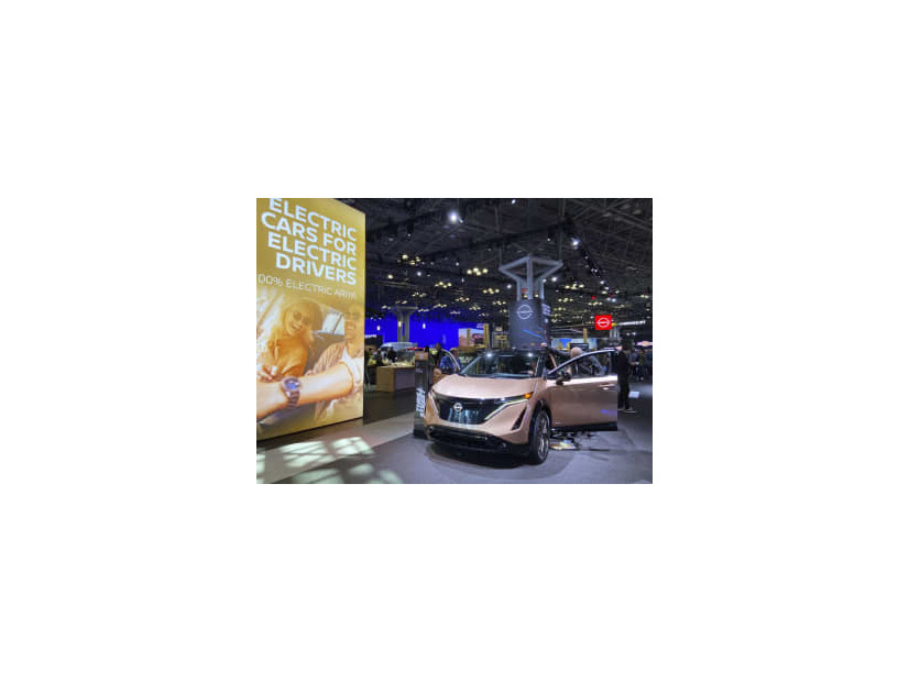 日産自動車が展示したSUV型EV「アリア」＝13日、ニューヨーク（共同）