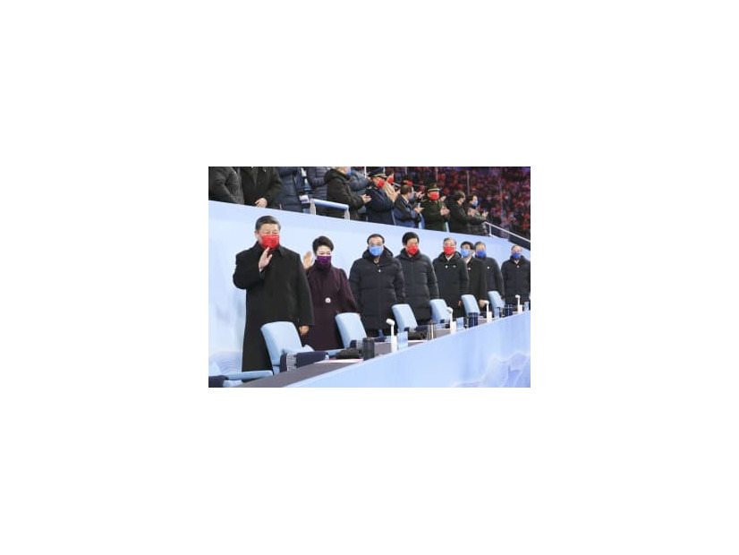 北京冬季パラリンピックの閉会式に臨む中国の習近平国家主席（左端）ら＝3月、北京（新華社＝共同）