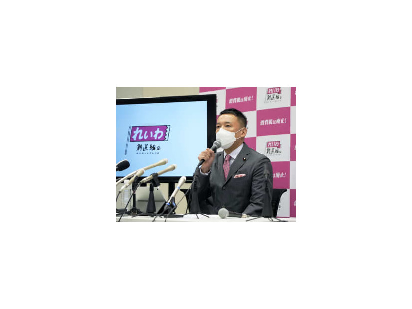 記者会見で参院選に立候補する意向を表明したれいわ新選組の山本代表＝15日午後、国会