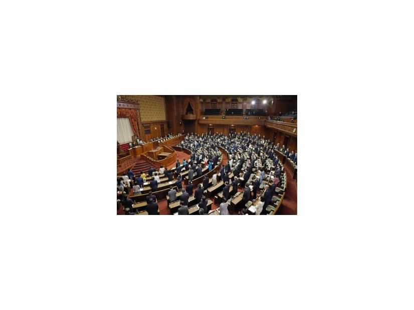 ロシアの最恵国待遇を撤回する改正関税暫定措置法を可決した参院本会議＝20日午前