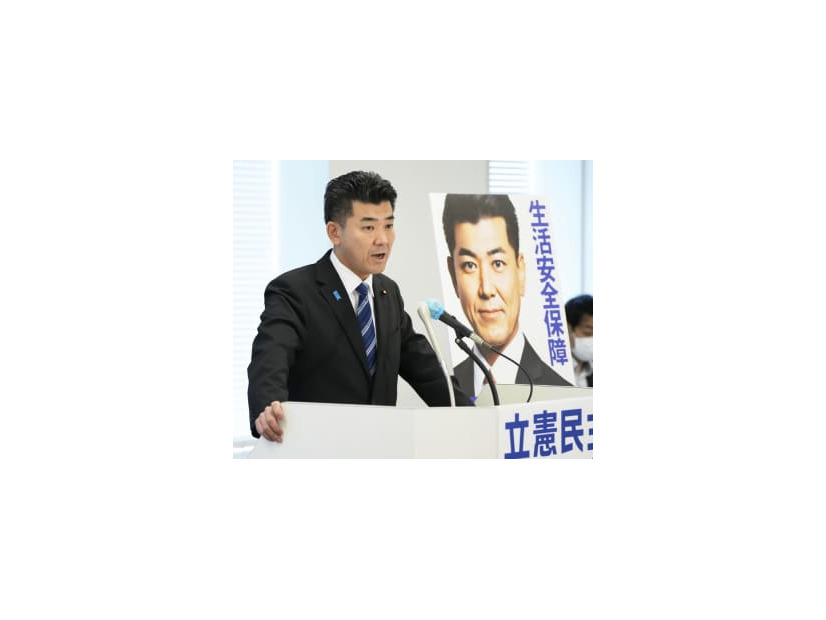 記者会見する立憲民主党の泉代表＝27日午前、国会
