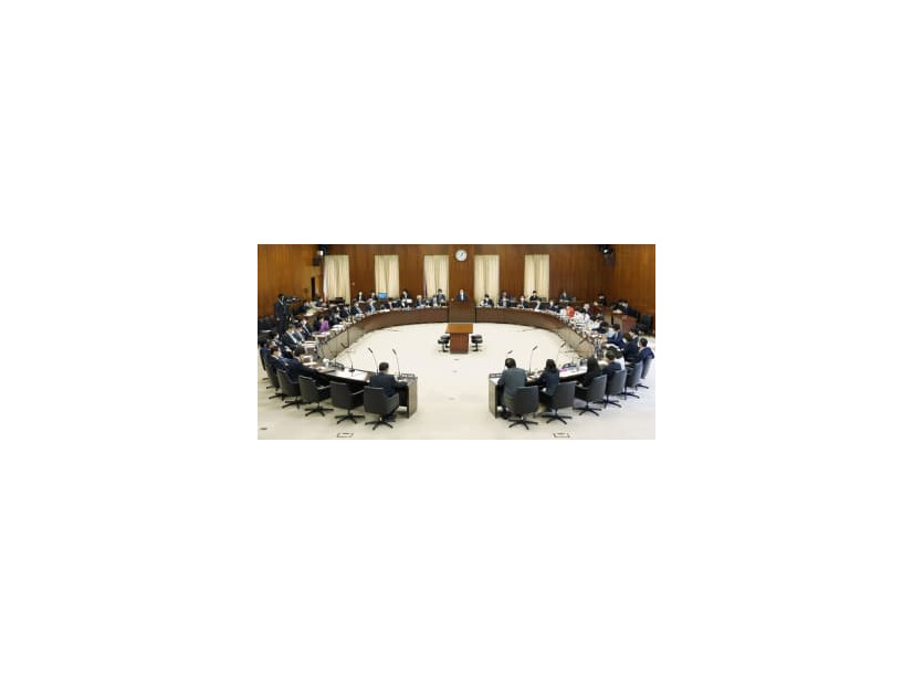 国会で開かれた参院憲法審＝27日午後