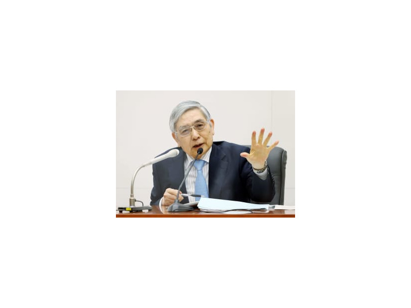 金融政策決定会合後、記者会見する日銀の黒田総裁＝28日午後、日銀本店（代表撮影）