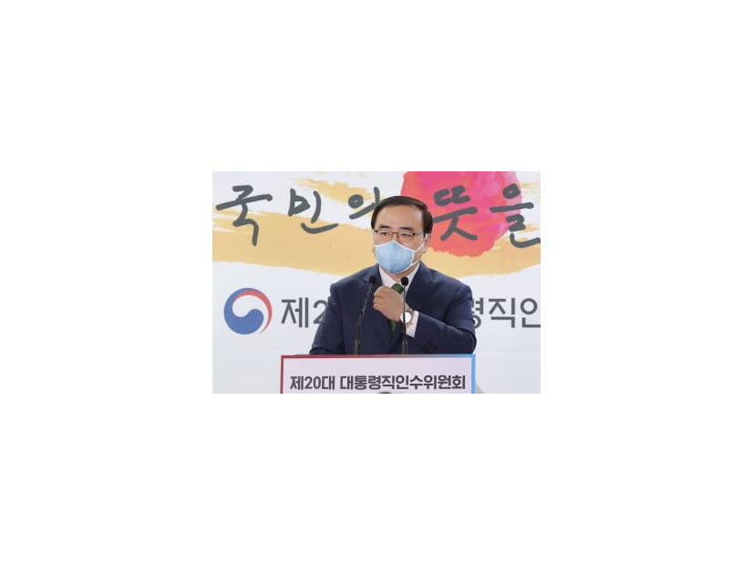 1日、韓国の国家安保室長に起用する人事が発表され、記者会見する金聖翰氏＝ソウル（聯合＝共同）