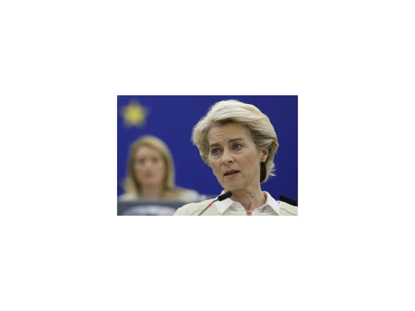 4日、フランス・ストラスブールの欧州議会で演説するEUのフォンデアライエン欧州委員長（AP＝共同）