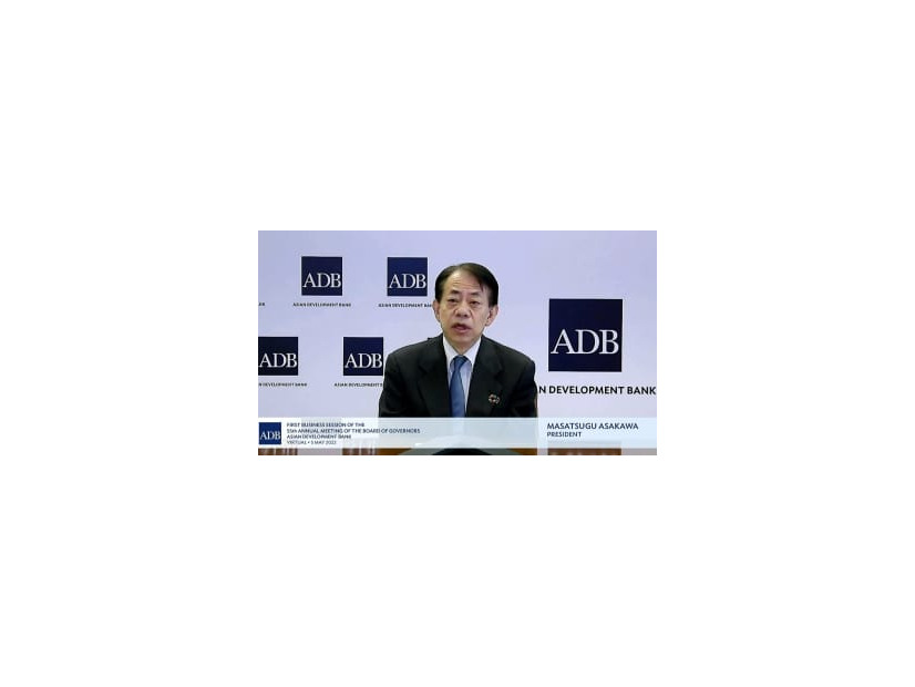 アジア開発銀行の総務会であいさつする浅川雅嗣総裁＝5日