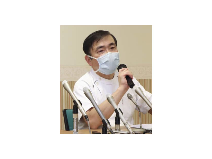 赤ちゃんポスト開設から15年となるのを前に、記者会見する慈恵病院の蓮田健院長＝9日午前、熊本市